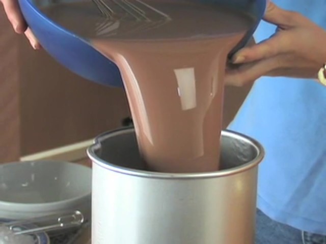 Classic&#153; Electric / Crank Ice Cream Maker - image 2 from the video
